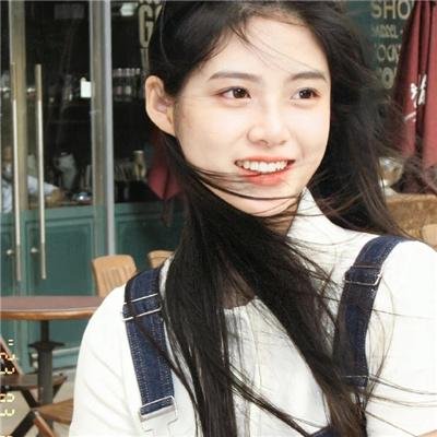 她比月光更耀眼